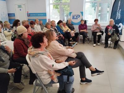 Рязанские бабушки и дедушки узнали о полезных приложениях для смартфона